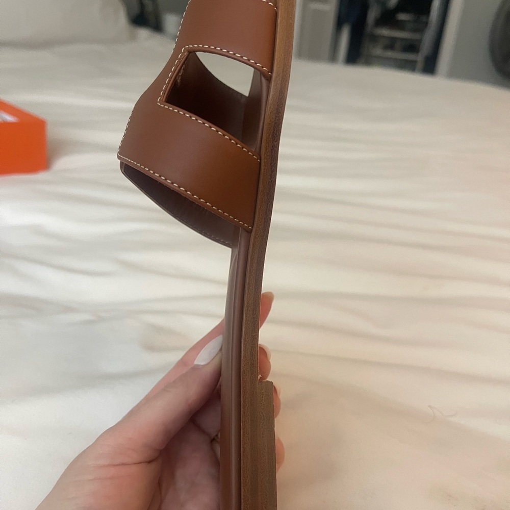 Hermes Brown Sandals Luxurious Leather Design - Picture 9 of 11
